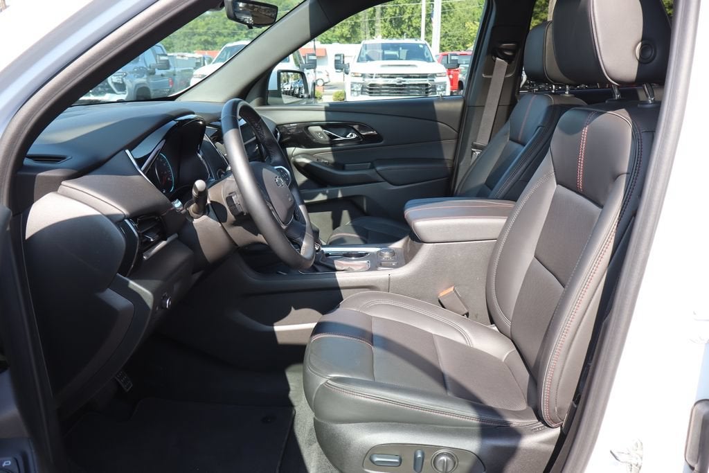 2023 Chevrolet Traverse Base
