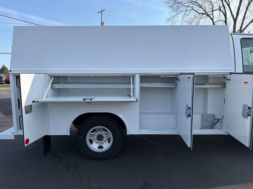 2025 Chevrolet Express Cutaway 3500 1WT