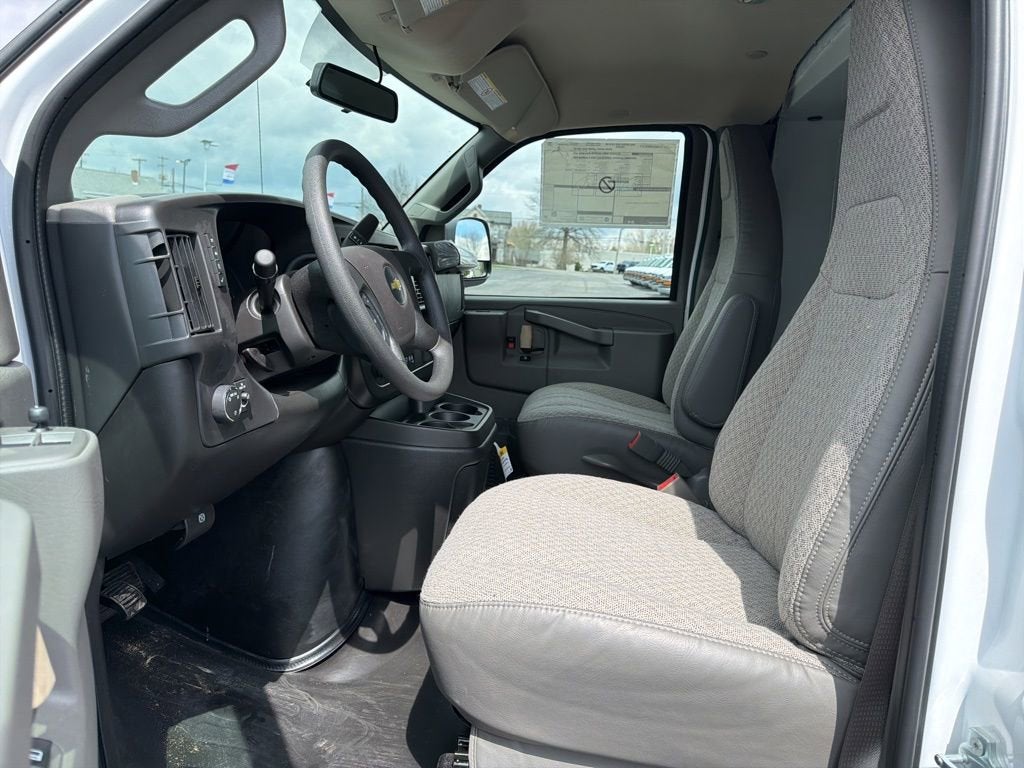 2026 Chevrolet Express Cutaway 3500 1WT