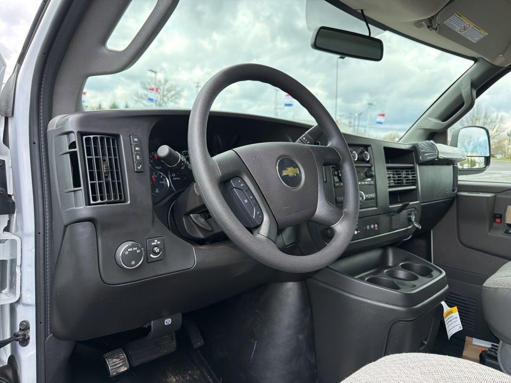 2026 Chevrolet Express Cutaway 3500 1WT