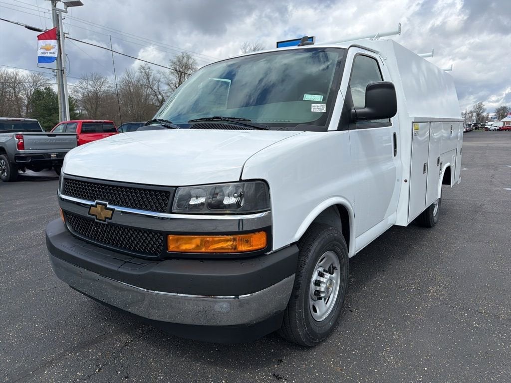 2026 Chevrolet Express Cutaway 3500 1WT