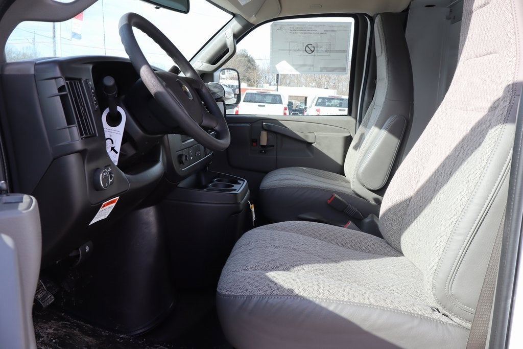 2026 Chevrolet Express Cutaway 3500 1WT