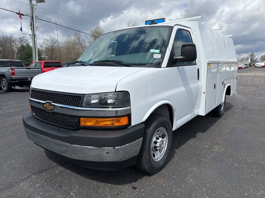 2026 Chevrolet Express Cutaway 3500 1WT