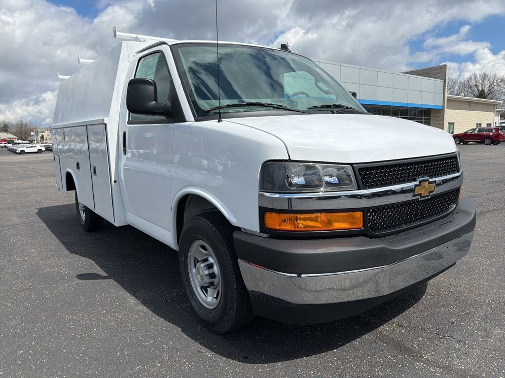 2026 Chevrolet Express Cutaway 3500 1WT