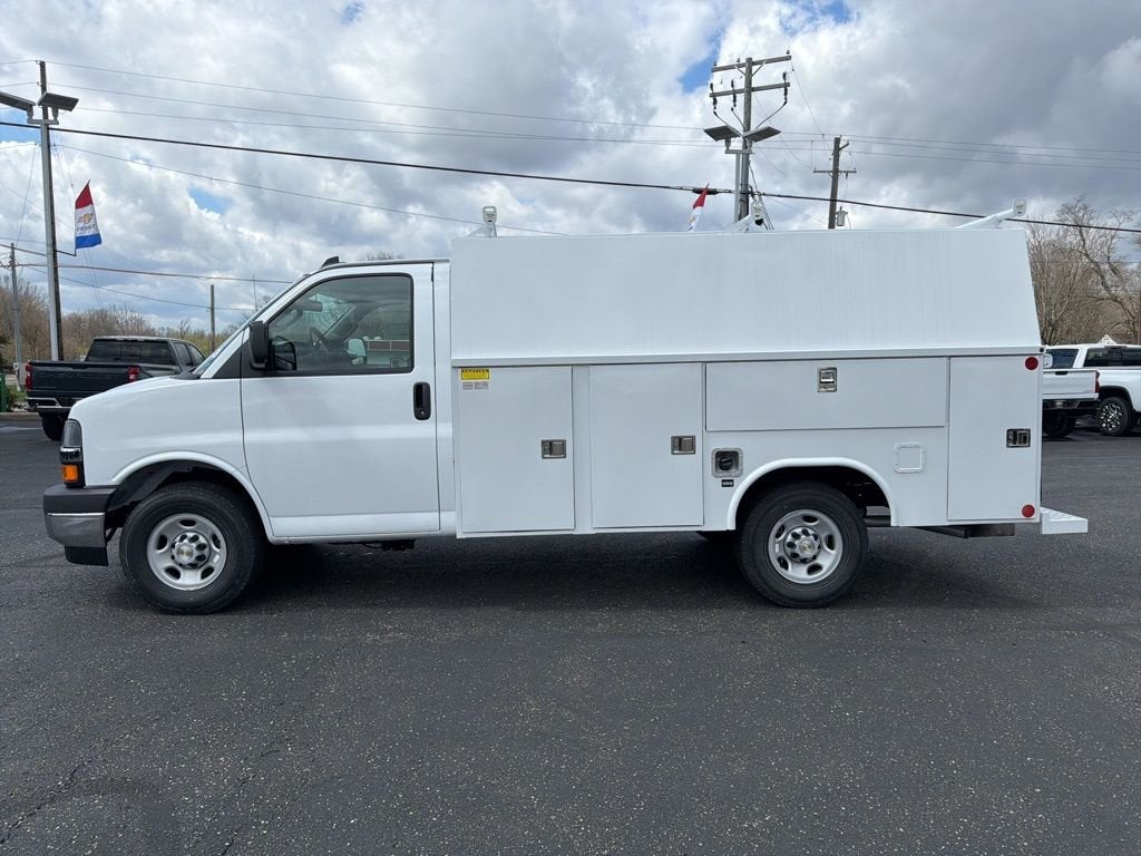 2026 Chevrolet Express Cutaway 3500 1WT