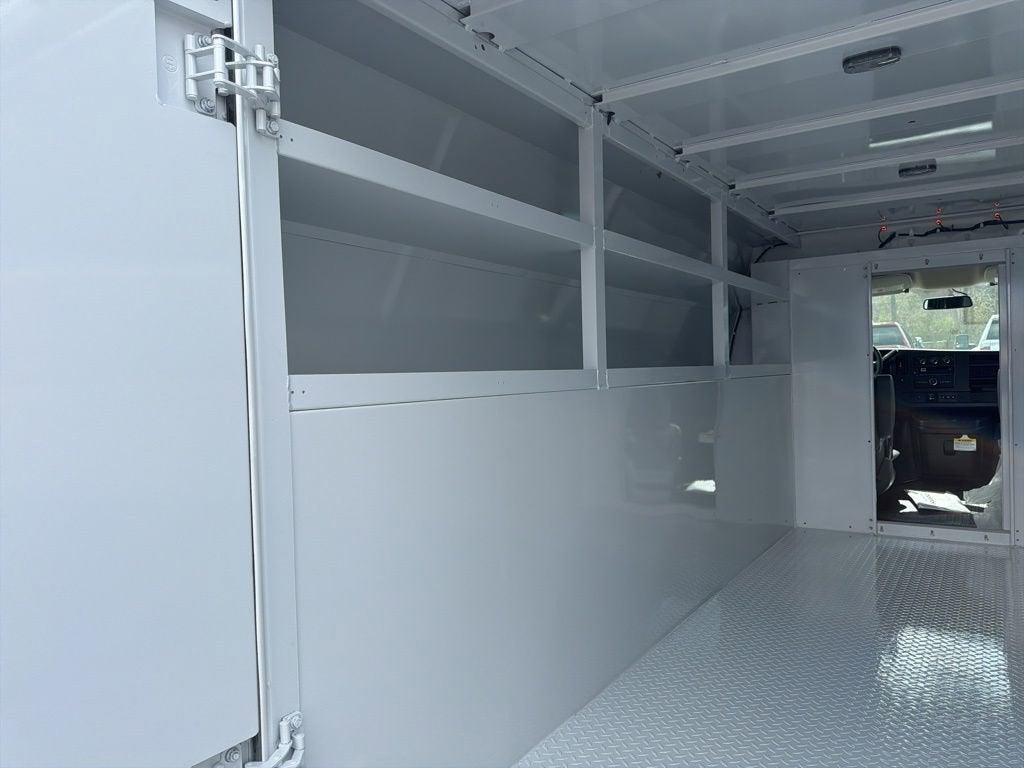 2026 Chevrolet Express Cutaway 3500 1WT