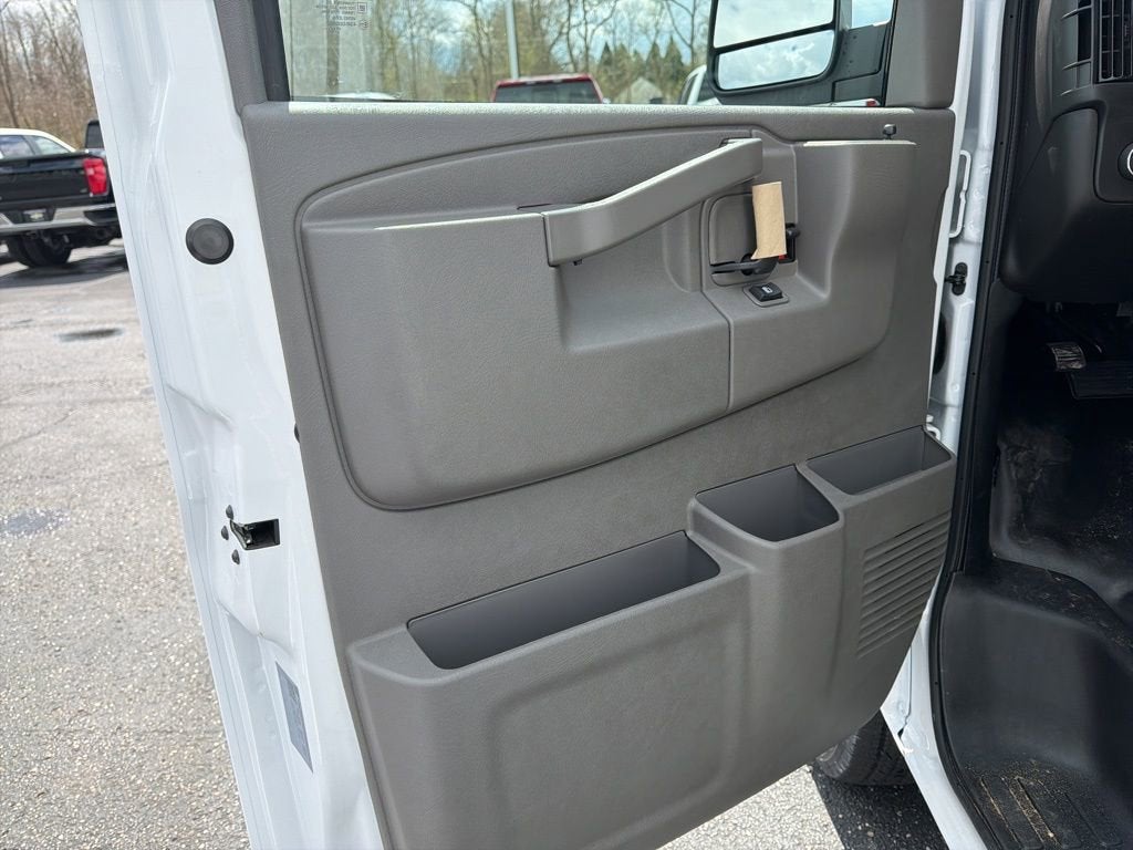 2026 Chevrolet Express Cutaway 3500 1WT