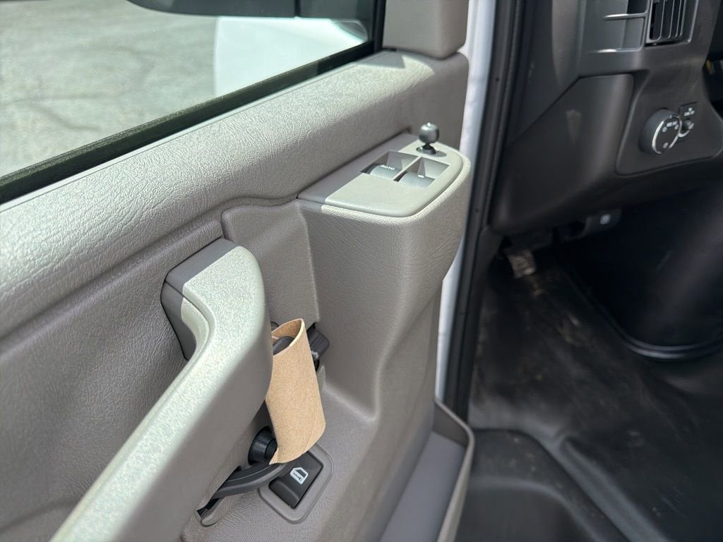 2026 Chevrolet Express Cutaway 3500 1WT