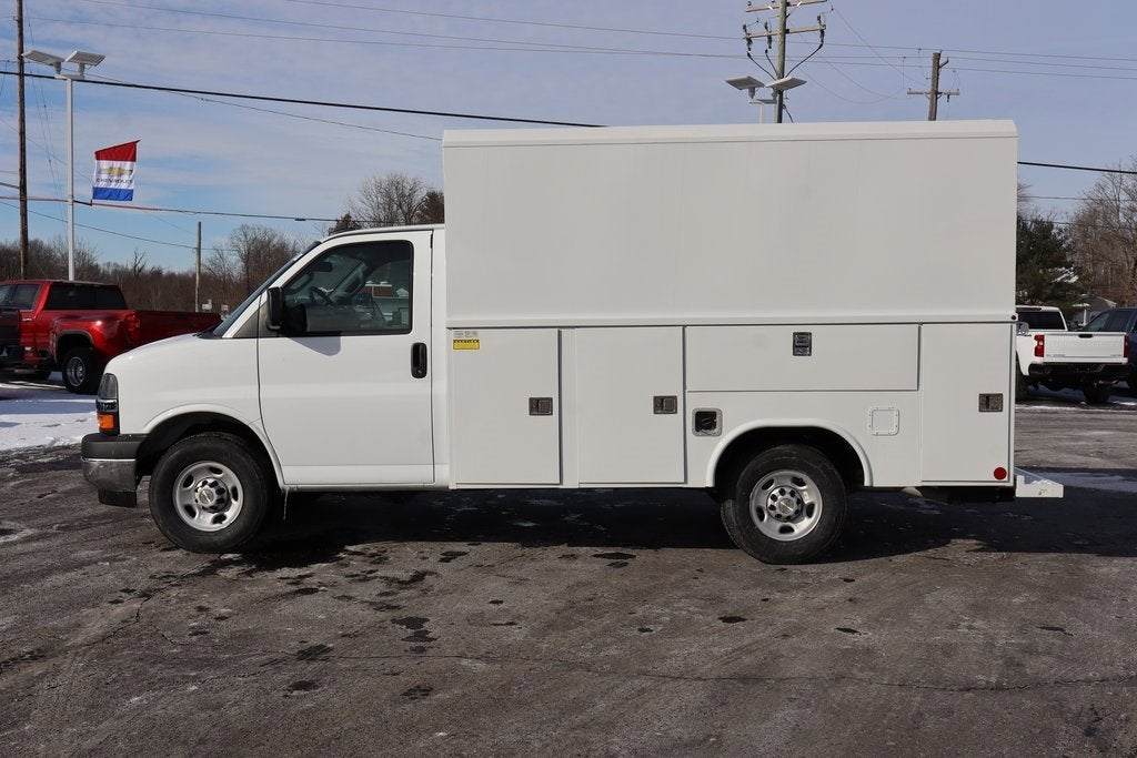 2026 Chevrolet Express Cutaway 3500 1WT