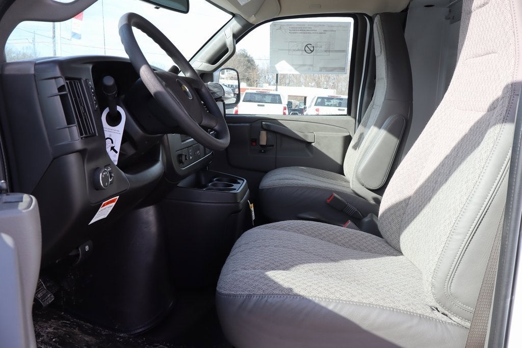 2026 Chevrolet Express Cutaway 3500 1WT