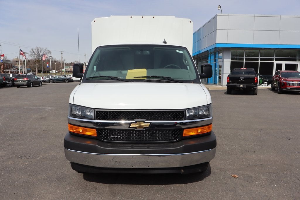 2026 Chevrolet Express Cutaway 3500 1WT