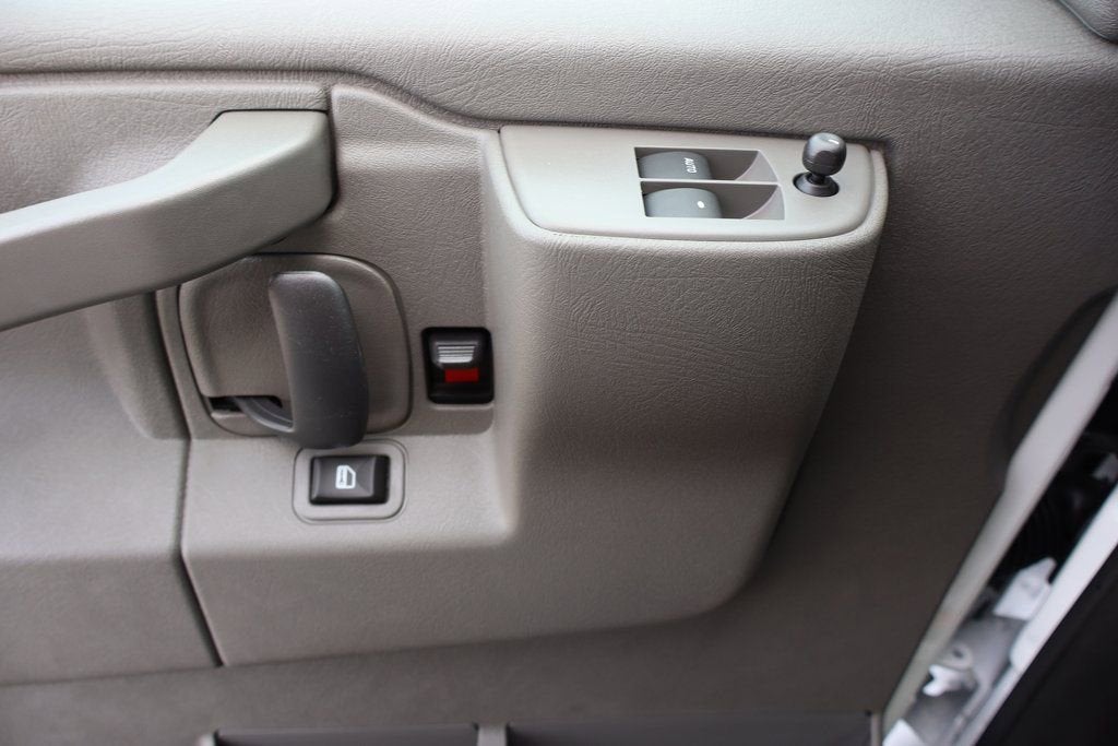 2026 Chevrolet Express Cutaway 3500 1WT