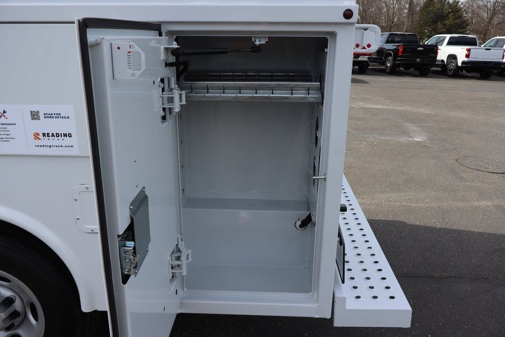 2026 Chevrolet Express Cutaway 3500 1WT