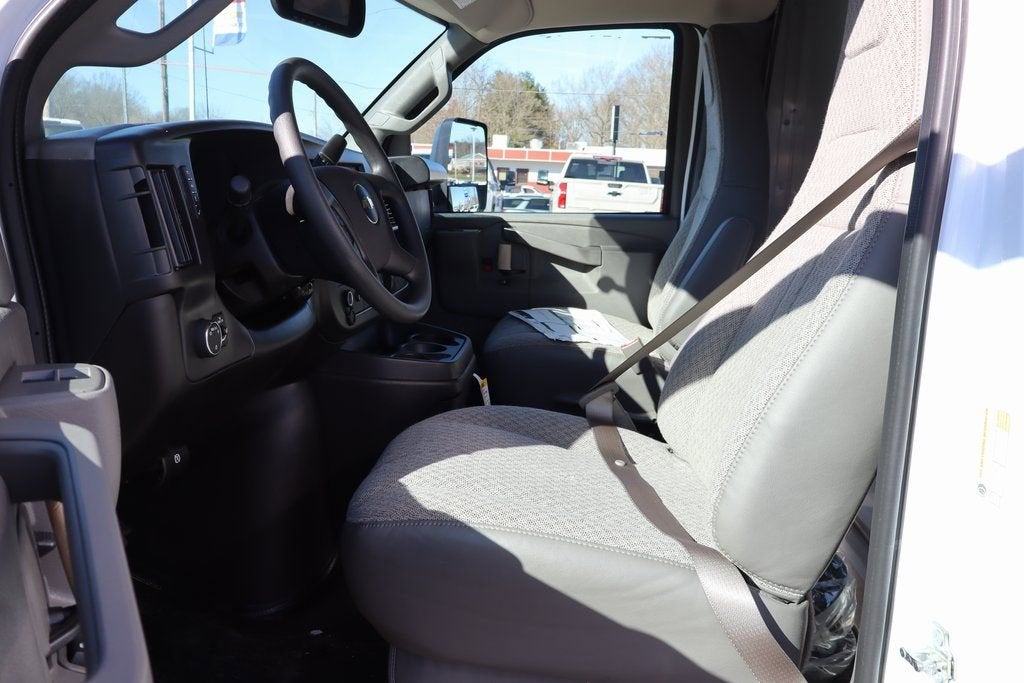 2026 Chevrolet Express Cutaway 3500 1WT