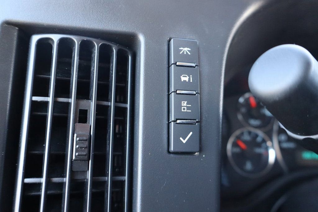 2026 Chevrolet Express Cutaway 3500 1WT