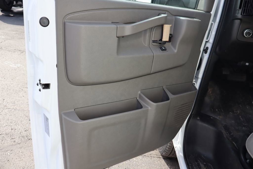 2026 Chevrolet Express Cutaway 3500 1WT