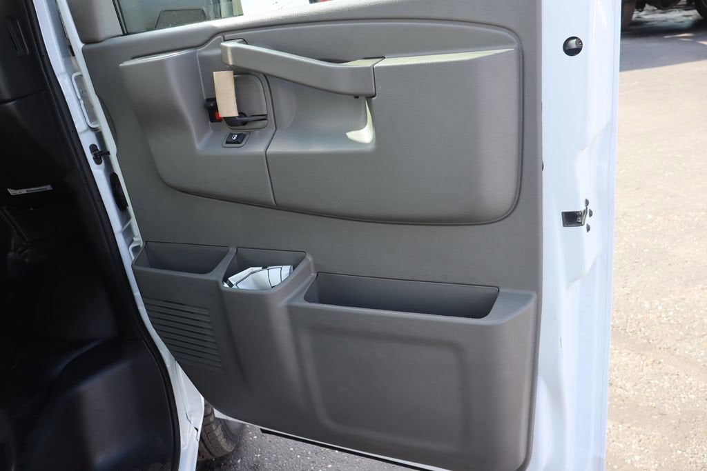 2026 Chevrolet Express Cutaway 3500 1WT