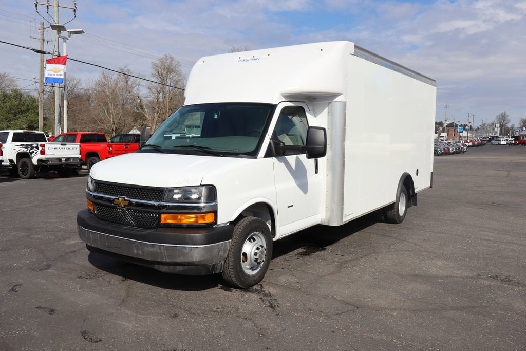 2026 Chevrolet Express Cutaway 3500 1WT