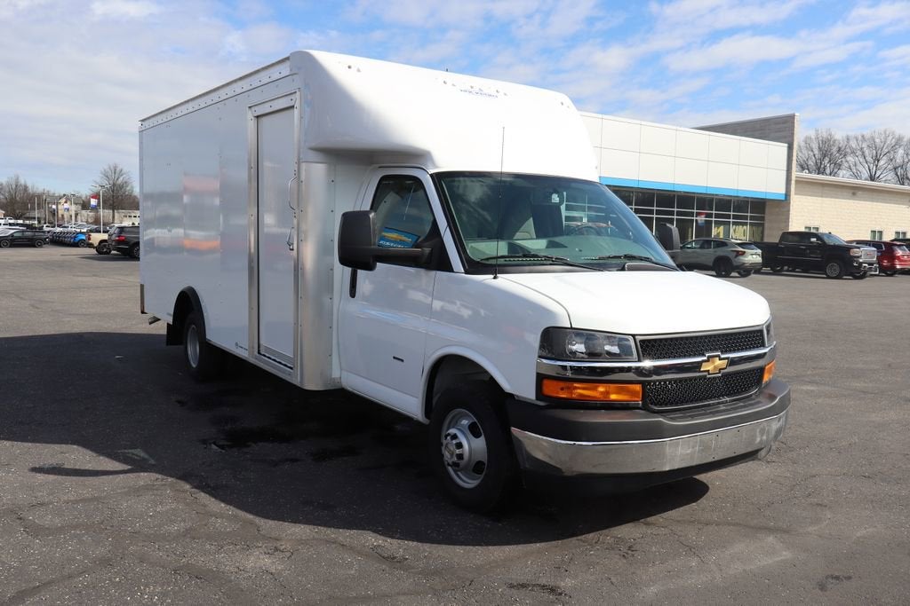 2026 Chevrolet Express Cutaway 3500 1WT