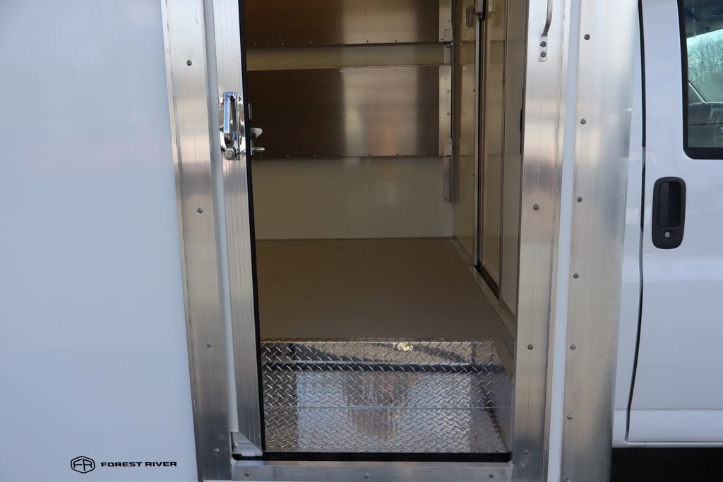 2026 Chevrolet Express Cutaway 3500 1WT