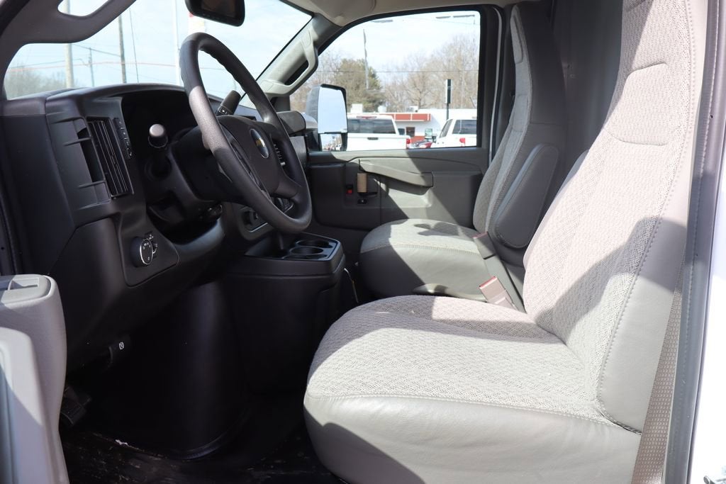 2026 Chevrolet Express Cutaway 3500 1WT