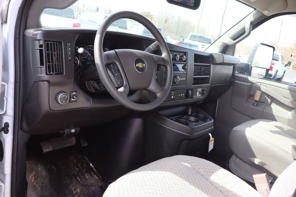 2026 Chevrolet Express Cutaway 3500 1WT