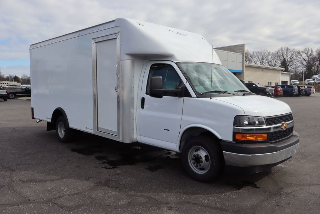 2026 Chevrolet Express Cutaway 3500 1WT