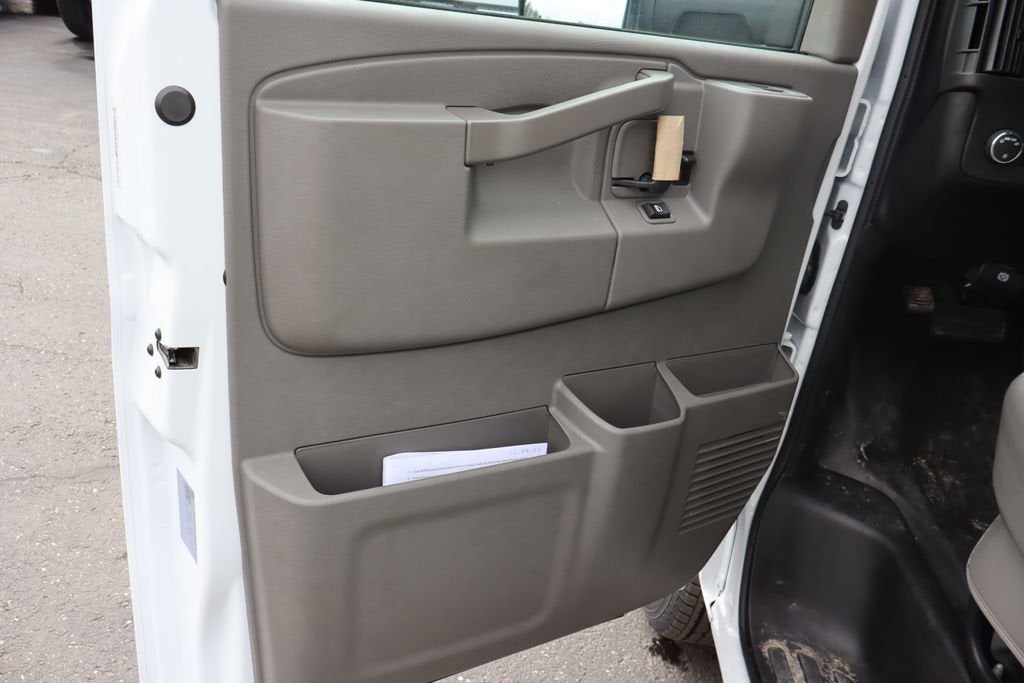 2026 Chevrolet Express Cutaway 3500 1WT