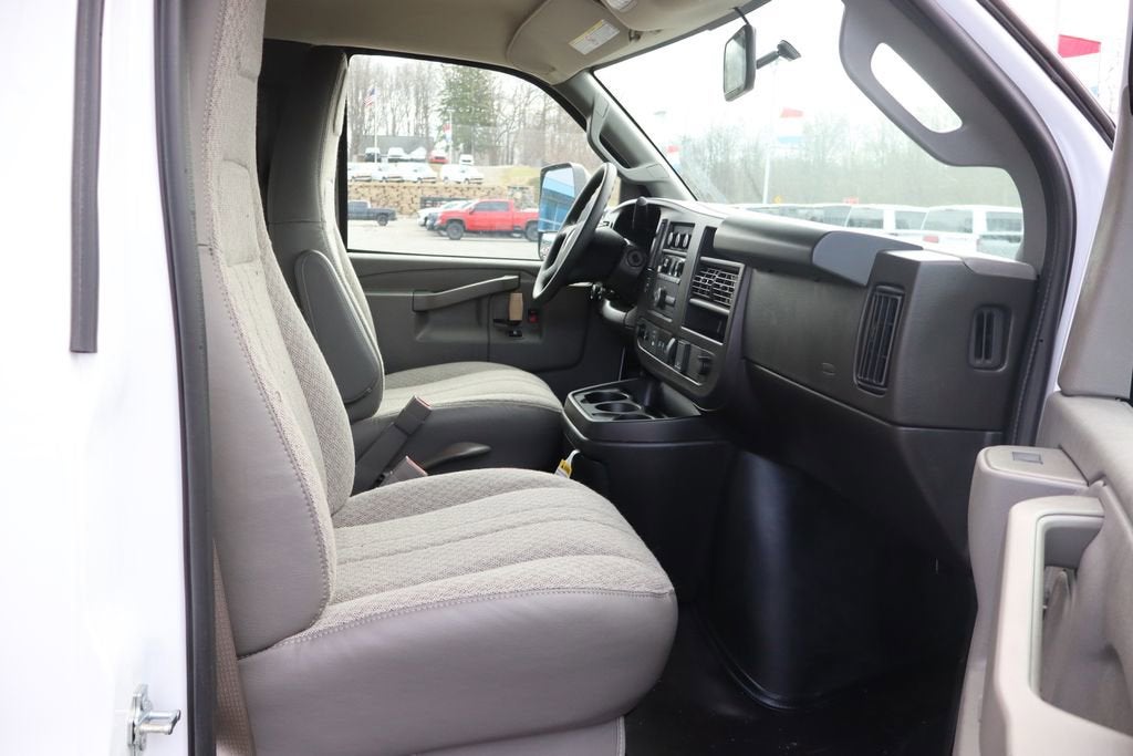 2026 Chevrolet Express Cutaway 3500 1WT