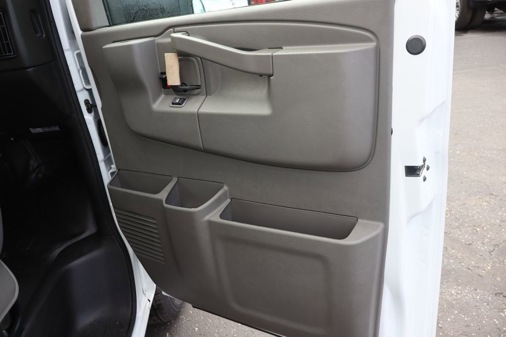 2026 Chevrolet Express Cutaway 3500 1WT