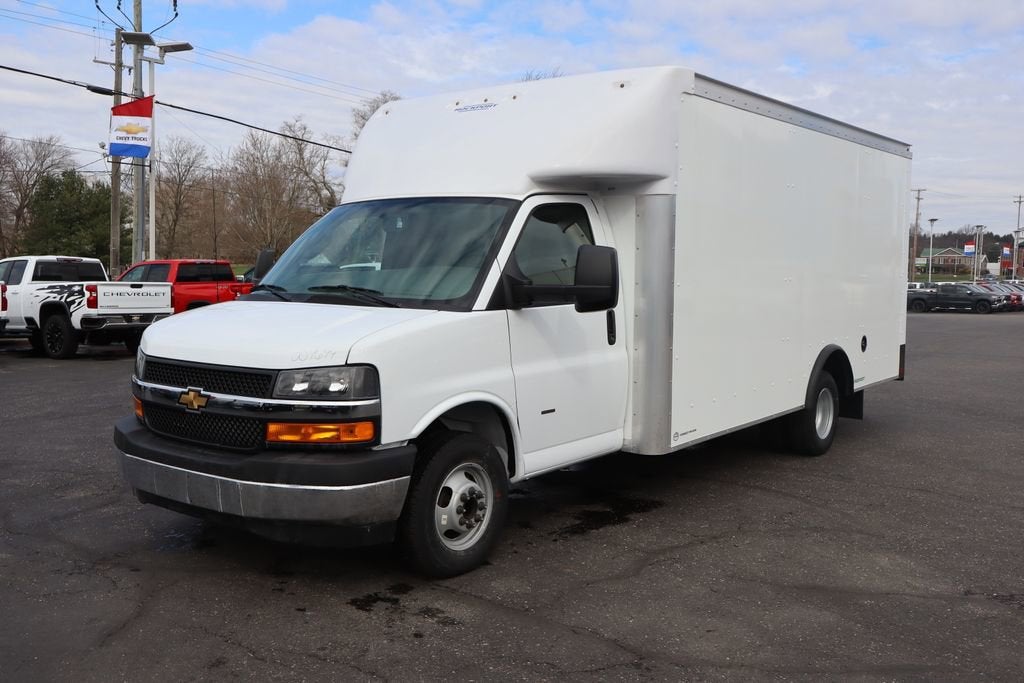 2026 Chevrolet Express Cutaway 3500 1WT