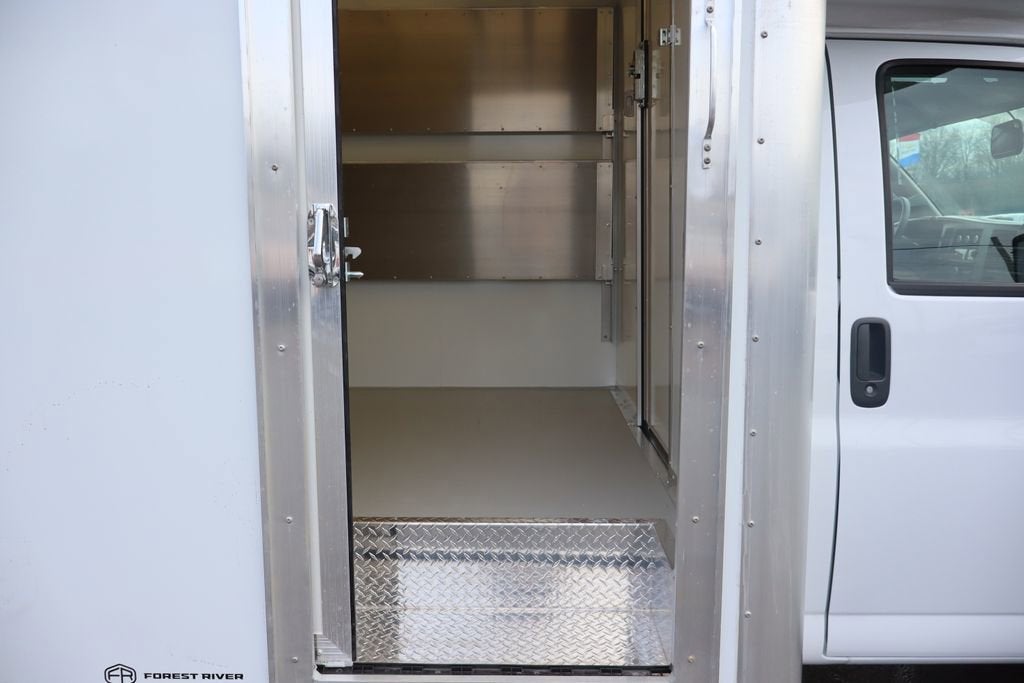 2026 Chevrolet Express Cutaway 3500 1WT