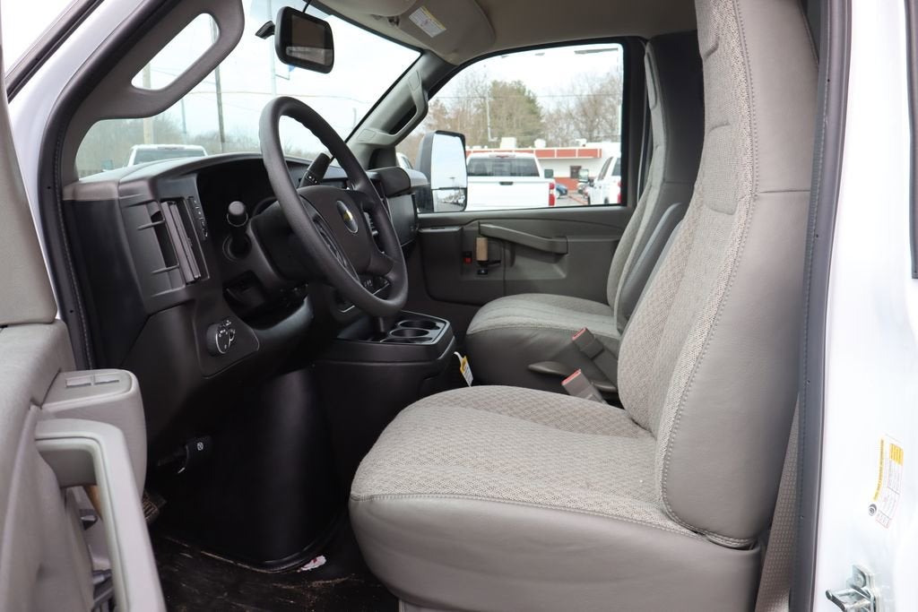 2026 Chevrolet Express Cutaway 3500 1WT