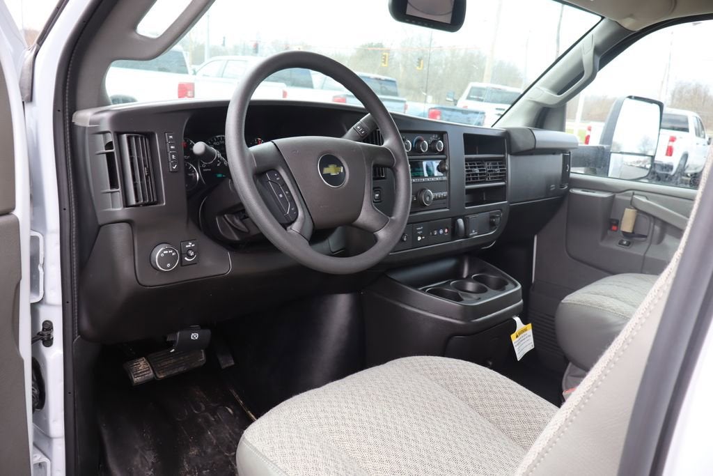 2026 Chevrolet Express Cutaway 3500 1WT