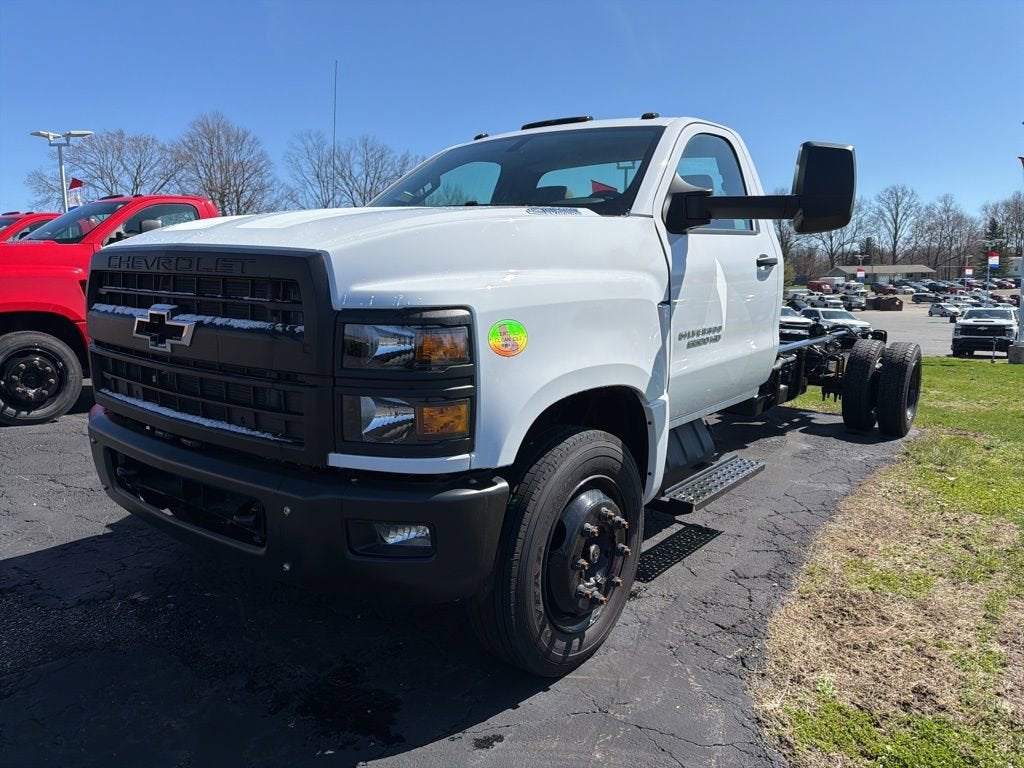 2024 Chevrolet Silverado 6500 HD Work Truck