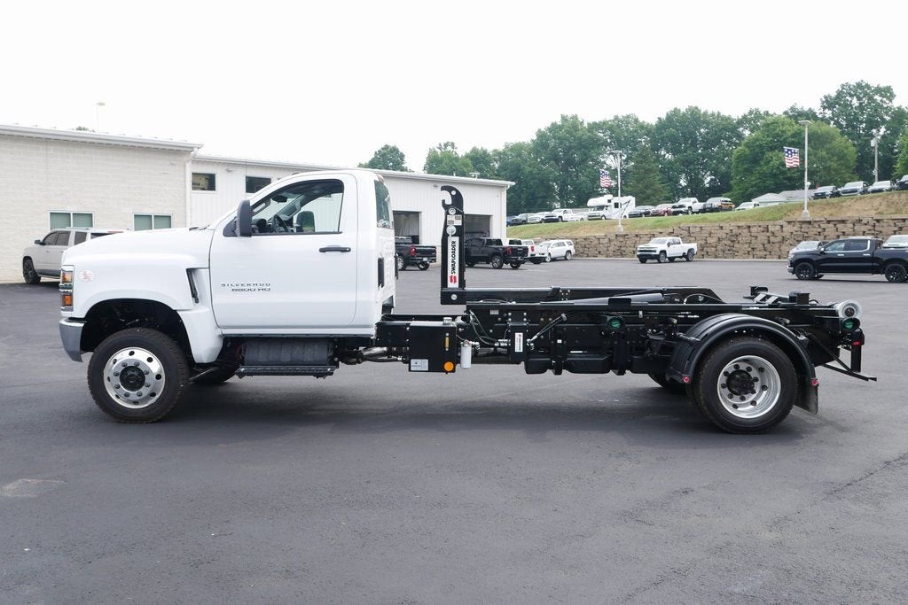 2024 Chevrolet Silverado 6500 HD Work Truck