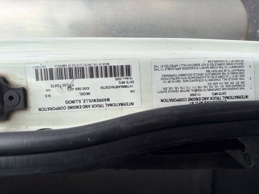 2006 INTER 4300 DURAMAX Box Truck