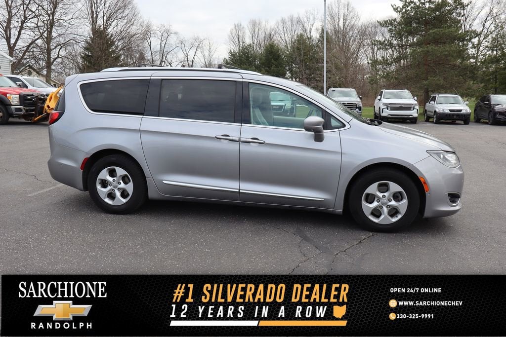 2017 Chrysler Pacifica Touring-L Plus