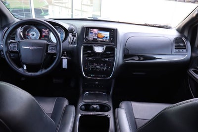2015 Chrysler Town & Country S