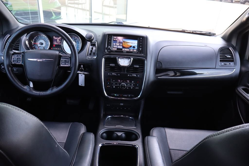 2015 Chrysler Town & Country S