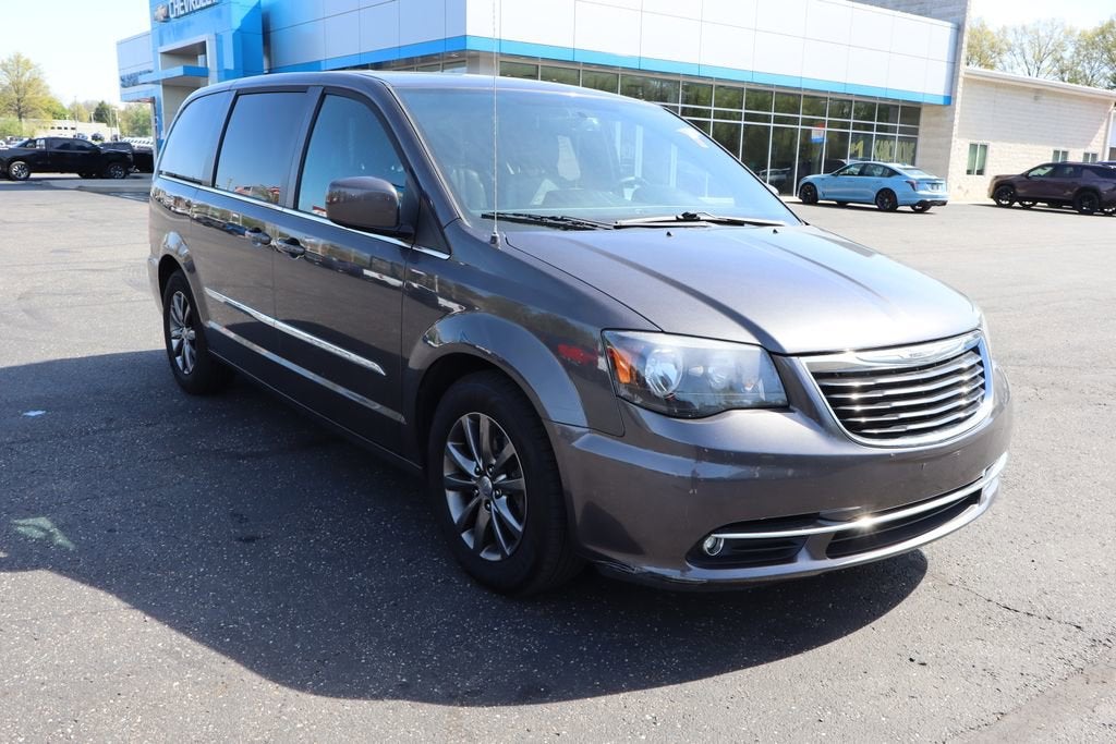 2015 Chrysler Town & Country S