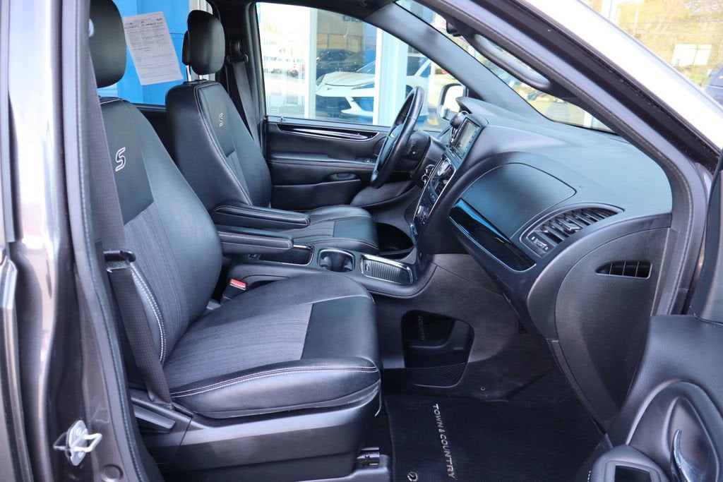 2015 Chrysler Town & Country S