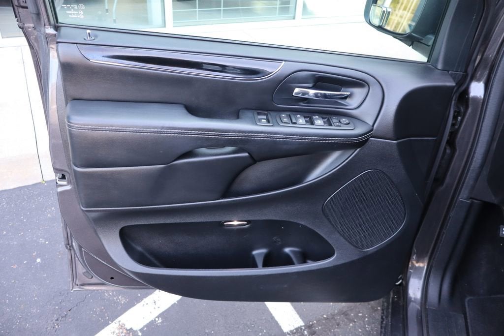 2015 Chrysler Town & Country S