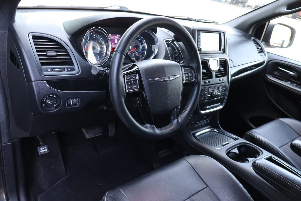 2015 Chrysler Town & Country S