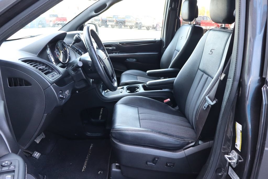 2015 Chrysler Town & Country S