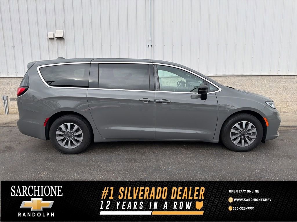 2025 Chrysler Pacifica Hybrid Select