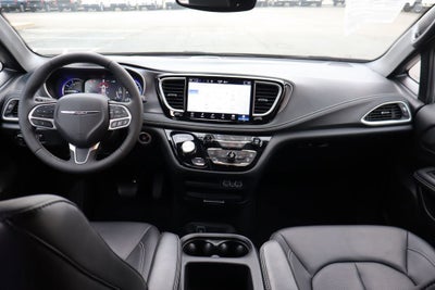2025 Chrysler Pacifica Hybrid Select