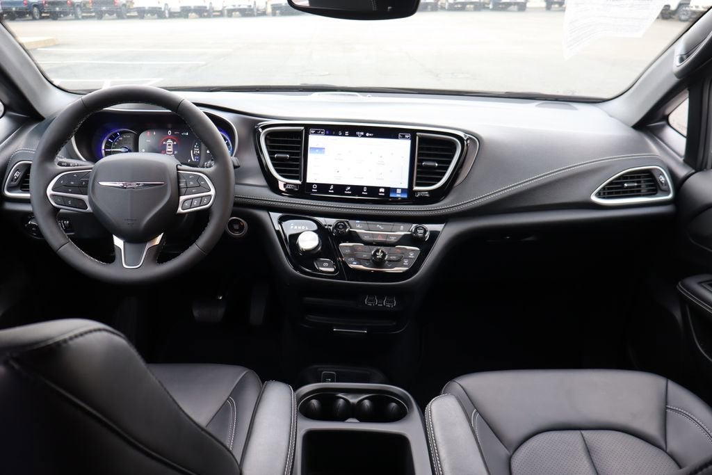 2025 Chrysler Pacifica Hybrid Select
