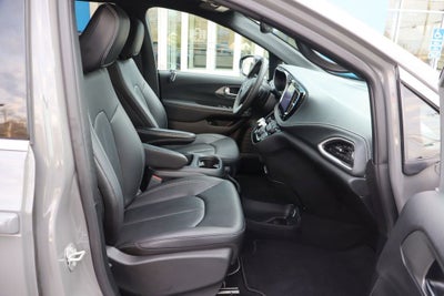 2025 Chrysler Pacifica Hybrid Select