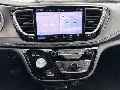 2025 Chrysler Pacifica Hybrid Select